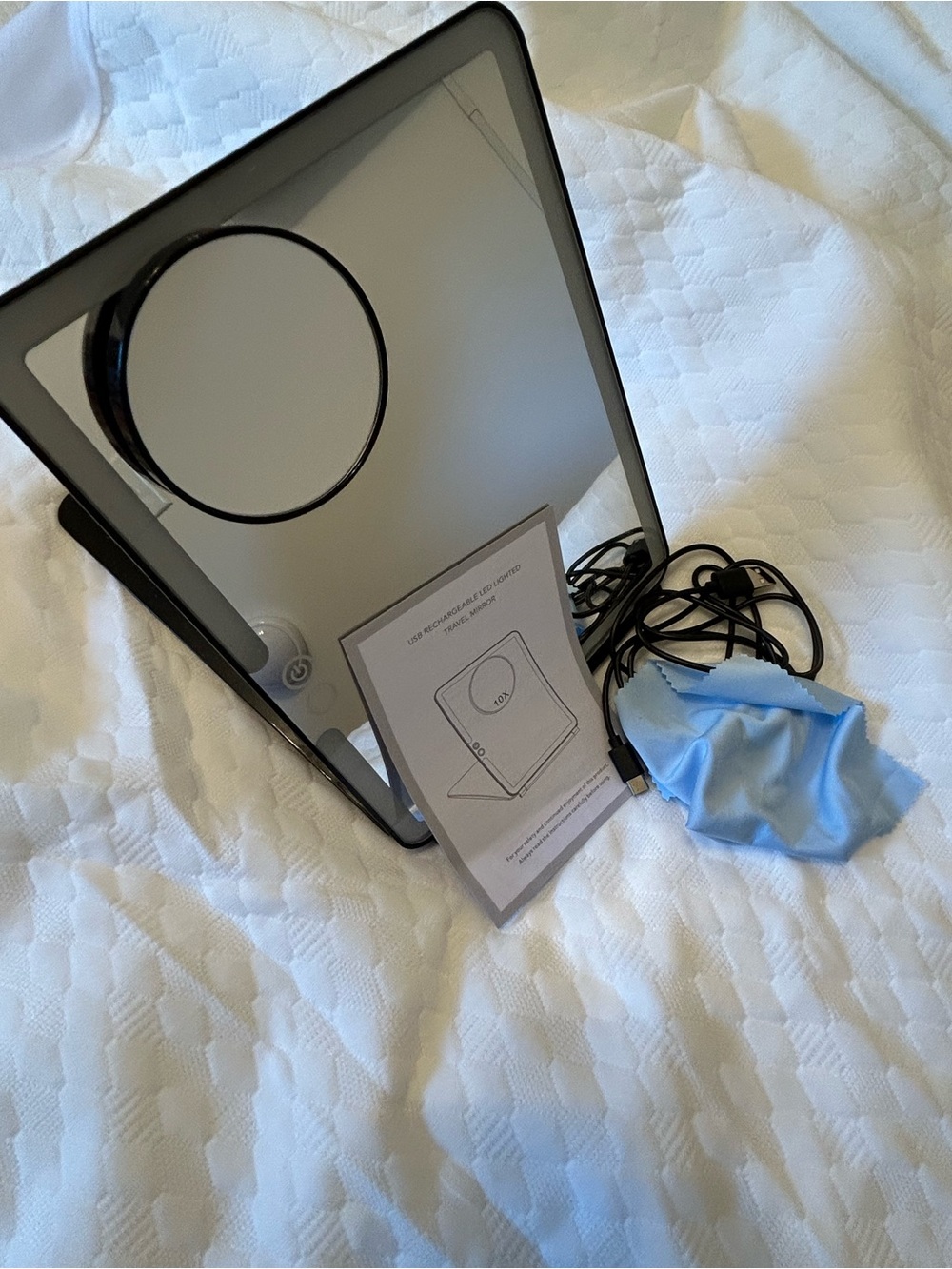 FUNTOUCH 10x7.5 Travel Makeup Mirror with Light..3 Color Dimming Lights.Like New